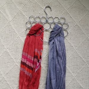 Scarf hanger